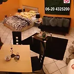 In The Center Of -free Garage Parking Apartment *