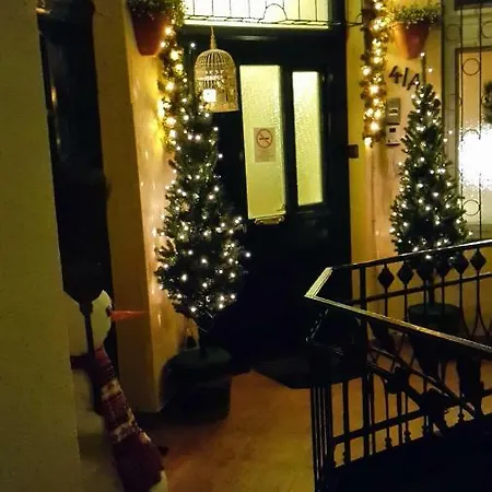 In The Center Of -free Garage Parking *