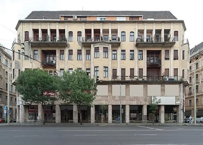 In The Center Of -free Garage Parking Appartement *