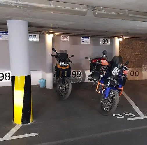 In The Center Of -free Garage Parking Budapest